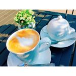 Rino Sashihara Instagram – 素敵なカフェで、すごいダサい格好で佇んでる人がいたら、私です🙋
