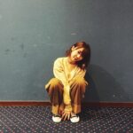 Rino Sashihara Instagram - これ撮ってる時にオリラジ藤森さんに遭遇してしまう、、。 #地獄 #意味なくロビーにしゃがむ女 #地獄