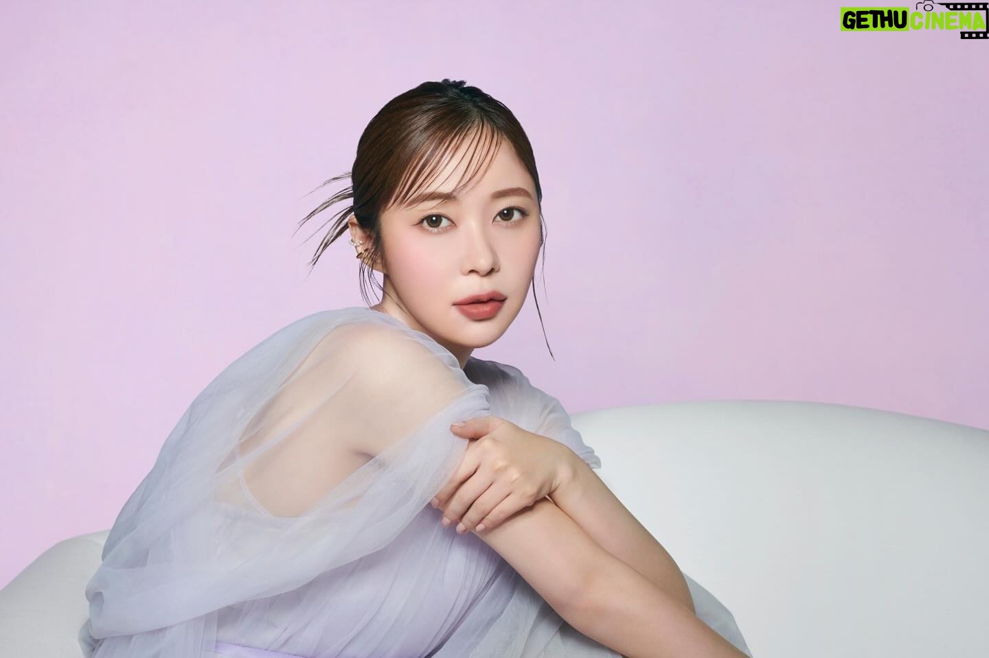 Rino Sashihara Instagram - みなさん〜! なんとトパーズからマンスリータイプが発売されます! ずっとリクエストがあったので叶って嬉しいです☺️ これもいつも使ってくださってるみんなのおかげなので、改めていつも本当にありがとうございます! デートトパーズ、ストロベリークォーツ、ガーネットの3色!きっとプレゼントキャンペーンなどもあると思うのでトパーズのアカウントをフォローして待機お願いします! 3月上旬発売!春から毎日つけてね〜☺️