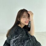 Rino Sashihara Instagram - みなさん！表紙を担当しておりますマキアがほぼ完売だそうです！！！😭もしも、お近くの書店で見つけた際は購入推奨です！ みなさんからの購入したよーのコメントもしっかり見てます！ありがとうございます☺️たくさんの人にRirimewのリップが届いて、とても幸せです。 ときめくものを提供できるようにさらに頑張ります✊✊