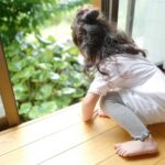 Rino Sashihara Instagram - いとこの子供です☺️﻿ かわいくって癒された〜☺️﻿ 写真撮ってたら入ってきたの☺️かわいい﻿ ﻿ #ゴリ捏造﻿ #入らせた﻿ #顔うつらないように入らせた﻿ #お子さんの顔公開してないお母さんタレント風﻿ #自然に戯れてる風﻿ #ゴリゴリ入らせてる﻿ ﻿ ﻿ #1枚目お母さん撮影﻿ #2枚目わたし撮影﻿ #カメラが良いので素敵に撮れるだけ