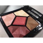 Rino Sashihara Instagram – 先行販売で買って（誰かにプレゼントしようと思って２つ購入）プレゼントで頂いて、、家に３つあります😭👌アイホールから涙袋やで成立するのでオススメ。限定なのでお早めに。大事な日に使おうってことで今日まで我慢してたんだ〜。#dior #サンククルール