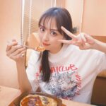 Rio Uchida Instagram – マネージャーと2日連続サイゼでご飯😂
大好きすぎて撮影の空きあればファミレス来てる。

Tシャツは　@hen_ai.club 

さて、今夜はダブルチート第5話の放送です。
いろんな過去が明らかになる回。
TVerでも見逃し配信中ですので是非ご覧ください💕