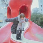 Rio Uchida Instagram - たこさん公園🐙 この連載は全部私服なんだよーーーっ これはなんとなく来世ちゃんの桃ちゃんを意識。笑 @acnestudios のマフラー。 色違いのオレンジ持ってるんだ🧡 #金曜日の肉とだーりお