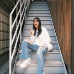 Rio Uchida Instagram – GW。お天気だったので
大好きなアニメ、カウボーイビバップを胸に
友達とランチしてぶらぶら散歩🐈

知らないおばあちゃんに、
ズボン破れてると運気下がるよって叱られました🙇
みんなも連休楽しんでね😌

#オタtの着こなし 
#CowboyBebop
📷@nekoze_photo