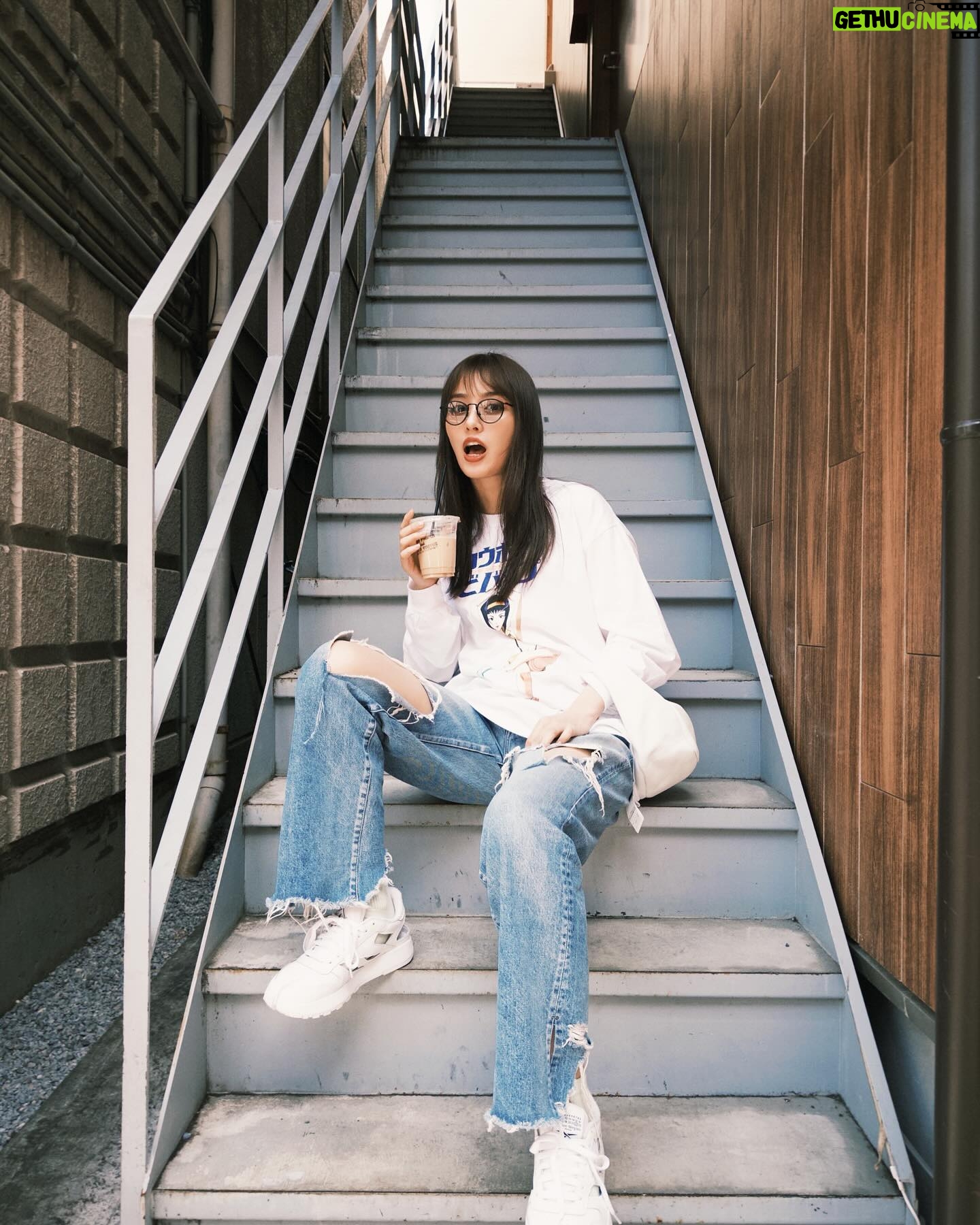 Rio Uchida - 36.1K Likes - GW。お天気だったので
大好きなアニメ、カウボーイビバップを胸に
友達とランチしてぶらぶら散歩🐈
知らないおばあちゃんに、
ズボン破れてると運気下がるよって叱られました🙇
みんなも連休楽しんでね😌
#オタtの着こなし
#CowboyBebop
📷@nekoze_photo