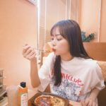 Rio Uchida Instagram – マネージャーと2日連続サイゼでご飯😂
大好きすぎて撮影の空きあればファミレス来てる。

Tシャツは　@hen_ai.club 

さて、今夜はダブルチート第5話の放送です。
いろんな過去が明らかになる回。
TVerでも見逃し配信中ですので是非ご覧ください💕
