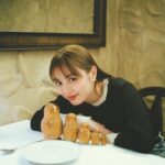 Rio Uchida Instagram – 連載 #金曜日の肉とだーりお
第21回は、、話題のシュクメルリを食べに
新宿のスンガリーに❤️

海外に来たみたいな雰囲気で
美味しいワインも一緒に楽しんだよ。
ウォッカもデザートも美味しかったーーー！！

是非記事を見てねーー @freak_mag

#スンガリー　#シュクメルリ