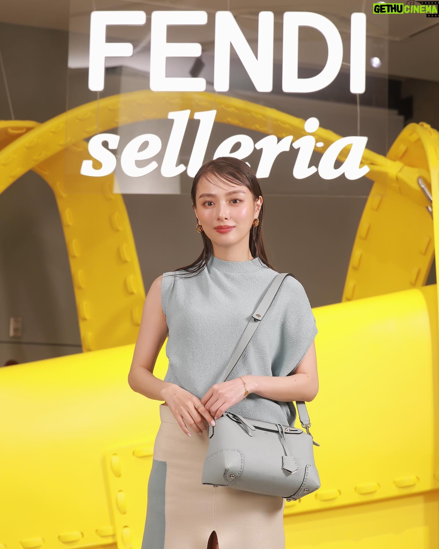 Rio Uchida Instagram - 🩵 FENDI 🩵 2025年に創業100周年を迎えるFENDI。 「セレリア1925(Selleria 1925)」の発売を記念して、フェンディのクラフツマンシップを体験できる唯一無二のポップアップストア「Fendi Selleria(フェンディ セレリア)」が3月26日(火)~ 3月31日(日)に渋谷のTOKYO MEDIA DEPARTMENTで開催されています。 イタリアのレザー工場の職人さんが期間限定で来日されて、バッグの製造工程を見せてくれたり、色々なことを体験できました💛 私は水色でまとめた上品で爽やかなコーディネートにしたよ🩵 @fendi #FendiSelleria #PR