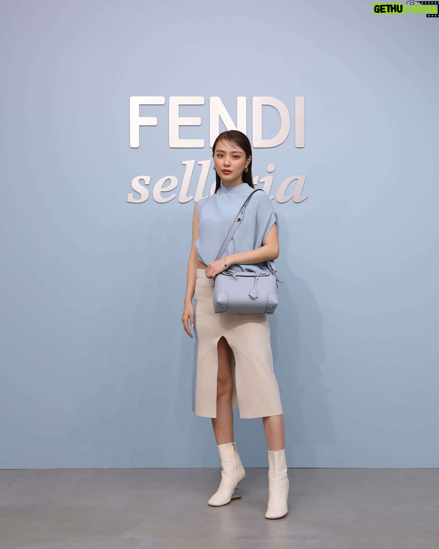 Rio Uchida Instagram - 🩵 FENDI 🩵 2025年に創業100周年を迎えるFENDI。 「セレリア1925(Selleria 1925)」の発売を記念して、フェンディのクラフツマンシップを体験できる唯一無二のポップアップストア「Fendi Selleria(フェンディ セレリア)」が3月26日(火)~ 3月31日(日)に渋谷のTOKYO MEDIA DEPARTMENTで開催されています。 イタリアのレザー工場の職人さんが期間限定で来日されて、バッグの製造工程を見せてくれたり、色々なことを体験できました💛 私は水色でまとめた上品で爽やかなコーディネートにしたよ🩵 @fendi #FendiSelleria #PR
