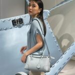 Rio Uchida Instagram - 🩵 FENDI 🩵 2025年に創業100周年を迎えるFENDI。 「セレリア1925(Selleria 1925)」の発売を記念して、フェンディのクラフツマンシップを体験できる唯一無二のポップアップストア「Fendi Selleria(フェンディ セレリア)」が3月26日(火)～ 3月31日(日)に渋谷のTOKYO MEDIA DEPARTMENTで開催されています。 イタリアのレザー工場の職人さんが期間限定で来日されて、バッグの製造工程を見せてくれたり、色々なことを体験できました💛 私は水色でまとめた上品で爽やかなコーディネートにしたよ🩵 @fendi #FendiSelleria #PR