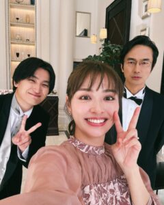 Rio Uchida Instagram - #おっさんずラブ-リターンズ- 今夜第7話放送です。 ちず、倒れます🥲部長も吐血で心配🥹 是非ご覧ください。 写真は前回の結婚式の会場で✌️🩷