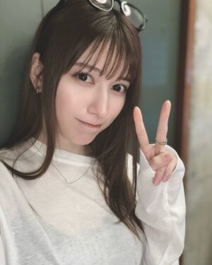 Risa Yukihira Instagram - ✌︎
.
.
.
（スカートじゃなくてショートパンツです…！）