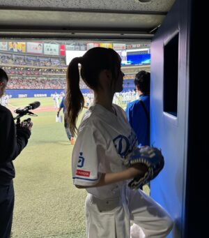 Risa Yukihira Instagram - 中日ドラゴンズさんのホーム開幕戦で始球式をさせていただきました⚾️

人生で3度目の始球式、とても光栄でした。
地元愛知の皆さんの声援もあたたかくて嬉しかったです✨

ピッチング練習では堂上さんに教えていただき、
本番ではワンバンストライク…！あとは距離…！

超満員のバンテリンドーム、
延長戦サヨナラホームランでドラゴンズの勝利！！

痺れました！貴重な体験をありがとうございました☺︎

#中日ドラゴンズ