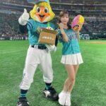 Risa Yukihira Instagram - プロスピグランプリ登場記念で 福岡ソフトバンクホークス戦の始球式させていただきました⚾️ 2度目の始球式がこんなにすぐなんて、びっくりで、、光栄でした。 福岡の皆さん、ご声援くださった方、ありがとうございました！！ 引き続きプロスピAよろしくお願いします🫶🏻 ※グローブ可愛すぎないですか…？🥹 #プロスピa#鷹の祭典#sbhawks