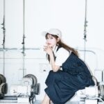 Risa Yukihira Instagram - 「The NEW ERA® BOOK / Spring & Summer 2023」 掲載されてます☺︎ 白×デニムワンピで爽やかに🤍🤍 @newerajapan #newera