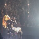 Rita Guedes Instagram - Meu #tbt de hoje foi do melhor show que já assisti ! Vi 4 shows da @madonna , maravilhosos , mas nada se compara com Celebration Tour ! Madonna revisita toda sua carreira , canta seus maiores sucessos , músicas que marcaram ! Madonna è e sempre será a RAINHA do pop mundial , todas as outras cantoras que vieram depois tem um traço do talento dela . Madonna è uma referência e inspiração . Avoè @madonna My #tbt today was to the best show I’ve ever seen! I saw 4 @madonna’s concerts, wonderful all of them, but nothing compares to the Celebration Tour! Madonna revisits her entire career, sings her biggest hits, songs that left a mark! Madonna is and always will be the QUEEN of world pop, everyone who came after has a trace of her talent. Madonna is a reference and inspiration. Avoè @madonna #queen #pop #losangeles #usa