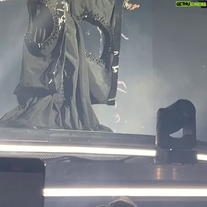 Rita Guedes Instagram - Meu #tbt de hoje foi do melhor show que já assisti ! Vi 4 shows da @madonna , maravilhosos , mas nada se compara com Celebration Tour ! Madonna revisita toda sua carreira , canta seus maiores sucessos , músicas que marcaram ! Madonna è e sempre será a RAINHA do pop mundial , todas as outras cantoras que vieram depois tem um traço do talento dela . Madonna è uma referência e inspiração . Avoè @madonna My #tbt today was to the best show I’ve ever seen! I saw 4 @madonna’s concerts, wonderful all of them, but nothing compares to the Celebration Tour! Madonna revisits her entire career, sings her biggest hits, songs that left a mark! Madonna is and always will be the QUEEN of world pop, everyone who came after has a trace of her talent. Madonna is a reference and inspiration. Avoè @madonna #queen #pop #losangeles #usa