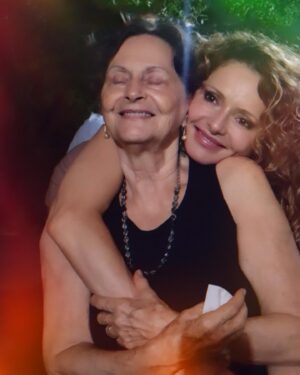 Rita Guedes Instagram - Ontem foi meu aniversário e adoro comemorar essa data. Eu  agradeço a cada ano tudo o que a vida me oferece , tanto nas alegrias quanto nos aprendizados , tudo isso è uma grande conquista !Amo tudo o que vivi até aqui e quero viver muito mais . Quero sugar até a última gota de vida … 100 anos è minha meta 🌈Rs. Obrigada a todos os recados de feliz aniversário. Love ❤️