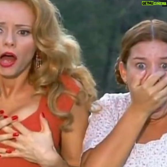 Rita Guedes Instagram - Hoje estréia no “Vale a pena ver de novo” da @tvglobo , a novela Alma Gêmea que é um grande sucesso até hoje . Uma novela com uma estória belíssima e cheia de emoção , do incrível @walcyrcarrasco e com tantos profissionais maravilhosos. Eu adorei fazer esse trabalho , nossa equipe era uma grande família , foi muito amor envolvido !!! . E a partir de hoje , a “Anja” está de volta Rs @centralalmagemea #novela #ritaguedes #sucesso #comedia #love