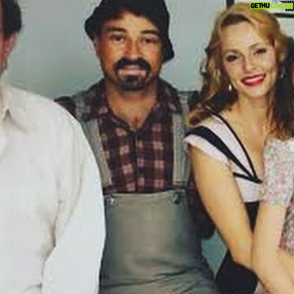 Rita Guedes Instagram - Hoje estréia no “Vale a pena ver de novo” da @tvglobo , a novela Alma Gêmea que é um grande sucesso até hoje . Uma novela com uma estória belíssima e cheia de emoção , do incrível @walcyrcarrasco e com tantos profissionais maravilhosos. Eu adorei fazer esse trabalho , nossa equipe era uma grande família , foi muito amor envolvido !!! . E a partir de hoje , a “Anja” está de volta Rs @centralalmagemea #novela #ritaguedes #sucesso #comedia #love