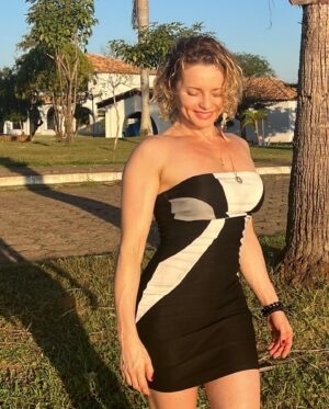 Rita Guedes Instagram - Meu sábado foi na natureza . Minha fonte de inspiração e melhor skin care que existe . 

#natureza #skincare #beleza #meditação #agua #aguaalcalina #ibirá