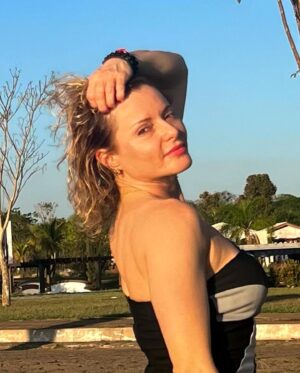 Rita Guedes Instagram - Meu sábado foi na natureza . Minha fonte de inspiração e melhor skin care que existe . 

#natureza #skincare #beleza #meditação #agua #aguaalcalina #ibirá