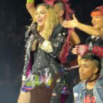 Rita Guedes Instagram - Meu #tbt de hoje foi do melhor show que já assisti ! Vi 4 shows da @madonna , maravilhosos , mas nada se compara com Celebration Tour ! Madonna revisita toda sua carreira , canta seus maiores sucessos , músicas que marcaram ! Madonna è e sempre será a RAINHA do pop mundial , todas as outras cantoras que vieram depois tem um traço do talento dela . Madonna è uma referência e inspiração . Avoè @madonna My #tbt today was to the best show I’ve ever seen! I saw 4 @madonna’s concerts, wonderful all of them, but nothing compares to the Celebration Tour! Madonna revisits her entire career, sings her biggest hits, songs that left a mark! Madonna is and always will be the QUEEN of world pop, everyone who came after has a trace of her talent. Madonna is a reference and inspiration. Avoè @madonna #queen #pop #losangeles #usa