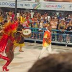 Rita Pereira Instagram - O Carnaval no Brasil 🇧🇷 Já não é a primeira vez que vou, já tive até a sorte de desfilar num destes carros alegóricos e foi das experiências mais emocionantes da minha vida, mas todos os anos a emoção é gigante porque realmente, esta competição é única. A mistura de pessoas, a cultura, a arte, a dedicação, a inclusão, a cor, os carros alegóricos, as fantasias, o amor que se vê no rosto de cada participante, tudo isto é muito especial. Aconselho muito tentarem viver esta experiência. @nossocamarote @marquesdesapucaioficial #carnavaldorio #riodejaneiro #goodvibes