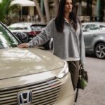 Rita Pereira Instagram – Vim umas horas a Portugal e uma das coisas que tinha saudades era de conduzir o meu @honda.pt . Além de confortável, seguro e espaçoso, é muito bonito, não acham?!
Oh para ele todo moderno 😊👌🏾
#honda #hondaportugal #embaixadoraHonda #ThePowerOfDreams #hondahrv #collab