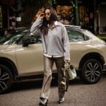 Rita Pereira Instagram – Vim umas horas a Portugal e uma das coisas que tinha saudades era de conduzir o meu @honda.pt . Além de confortável, seguro e espaçoso, é muito bonito, não acham?!
Oh para ele todo moderno 😊👌🏾
#honda #hondaportugal #embaixadoraHonda #ThePowerOfDreams #hondahrv #collab