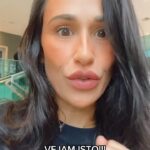 Rita Pereira Instagram - Já assisti várias vezes aos desfiles de Carnaval no sambódromo da Marquês de Sapucaí, no Rio de Janeiro e há uma coisa com a qual fico sempre impressionada, a forma como os brasileiros customizam uma tshirt 😳 É um autêntico desfile dentro do desfile. PS- Todos os anos digo: Para o ano vou dar tudo na tshirt!!! Nunca acontece 🤣🤣🤣 @sampaio_carol e @micheldiamant OBRIGADA, uma vez mais, pelo vosso convite para o melhor camarote da Sapucaí @nossocamarote 🫶🏾🫶🏾🫶🏾 #riodejaneiro #carnaval #nossocamarote #sapucaí #carnaval2024 #euamoobrasil