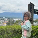 Rita Pereira Instagram – Ele é o protagonista deste post.
É ele comigo, é ele connosco, é ele com o Lonô, é ele na tampa do esgoto, é ele sozinho, envergonhado atrás das nuvens mas, é tudo ele, o encantador Monte Fuji 🗻 

Ah mas já agora, para quem perguntou, os morangos brancos japoneses são ótimos e super doces 😉

#montefuji #fujimountain #fujijapan #fuji #japan #travel #travelphotography #travelgram #traveljapan
