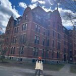 Rita Pereira Instagram – Ontem fomos conhecer a Universidade de Harvard.
Diz que se esfregarmos o pé do moço os nossos filhos podem vir a estudar lá. Missão cumprida!!! Vai que a lenda é verdade 😜 

A Universidade é mesmo um sonho. Mais um plus para Boston porque esta cidade é realmente ótima para viver. 

PS- O meu casaco lindooo, que tem feito um sucesso aqui nos States 😂 é da nova coleção do @goncalopeixotoficial que só sai daqui a uns meses mas podem fazer já as vossas reservas, só um conselho 😉

#Boston #Harvard #harvarduniversity #massachusetts