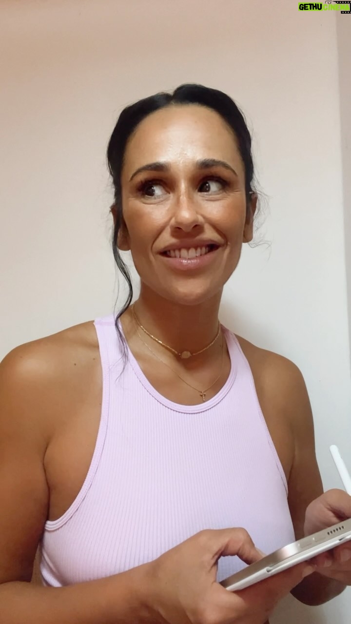 Rita Pereira Instagram - Mete a mão no ar quem tem dificuldade em delegar tarefas e funções 🤚🏾😫 A pessoa aqui tem a mania de fazer tudo!!! Costumo dizer que sou a produtora da família e dos amigos 🙄 Não é que eles não saibam fazer, eu é que não sei ficar quieta 🤦🏾♀️ Quem aí se identifica?!