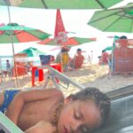 Rita Pereira Instagram - O nosso dia foi simples e maravilhoso 🤎 #beach #family #love #riodejaneiro #momandson #goodvibes #sun #sea #sand #travel #livinginRio #brasil