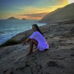 Rita Pereira Instagram – Mais um “simples” pôr do sol no Rio de Janeiro 🤎

Deixem nos comentários o lugar mais lindo de onde viram o pôr do sol 🌅 

PS- Apaixonada por estas camisas @camisasolta 🫶🏾