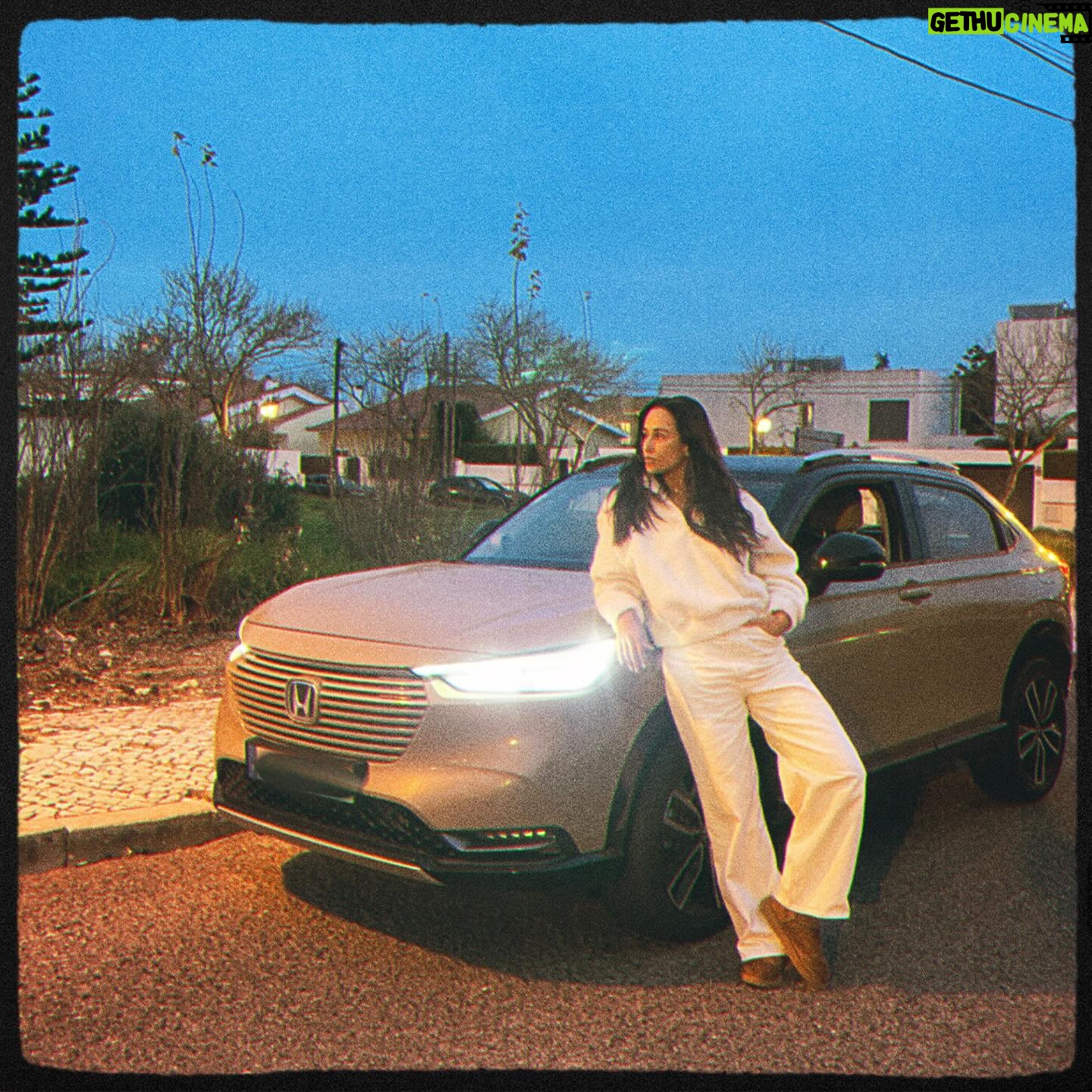 Rita Pereira Instagram - No meio de tantos desafios, imprevistos e novas situações que 2023 trouxe, duas coisas foram sempre constantes: a confiança que tenho no meu @honda.pt 365 dias por ano e a segurança, tranquilidade e conforto que sinto quando o conduzo 🫶🏾 #honda #hondaportugal #embaixadoraHonda #ThePowerOfDreams #hondaHRv #collab