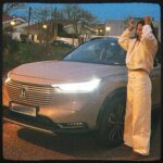Rita Pereira Instagram – No meio de tantos desafios, imprevistos e novas situações que 2023 trouxe, duas coisas foram sempre constantes: a confiança que tenho no meu @honda.pt 365 dias por ano e a segurança, tranquilidade e conforto que sinto quando o conduzo 🫶🏾

#honda #hondaportugal #embaixadoraHonda #ThePowerOfDreams #hondaHRv #collab