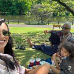 Rita Pereira Instagram – E finalmente encontramos sakuras 🫰🏽🇯🇵
Que lindo, que lindo, que lindo 😍 Que jardim mais lindo!!!
Aconselho muito.
Fizemos um picnic, passeámos, descansámos. Foi tão zen. Que bom.

#japan #tokyo #shinjuku #shinjukugyoennationalgarden