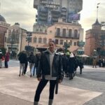 Rita Pereira Instagram – Dia de aniversário perfeito na @disneylandparis ✨🏰✨

São 5 anos do maior amor do universo. Que amor difícil de explicar, que amor único, tão único que chega a ser estranho. Um amor que me faz viver os melhores momentos e os piores pensamentos, um medo inexplicável, um medo do qual fujo todos os dias mas, um amor que quero viver para sempre. Meu Lonô 🤎

#disneylandXmas