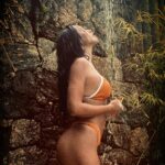 Rita Pereira Instagram - Dia de Iemanjá, rainha dos mares, e eu em Angra dos Reis, rodeada de mar, a agradecer tudo o que tive, tenho e irei ter 🧜🏾‍♀️ #iemanjá #rainhadosmares #diadeiemanjá #angradosreis