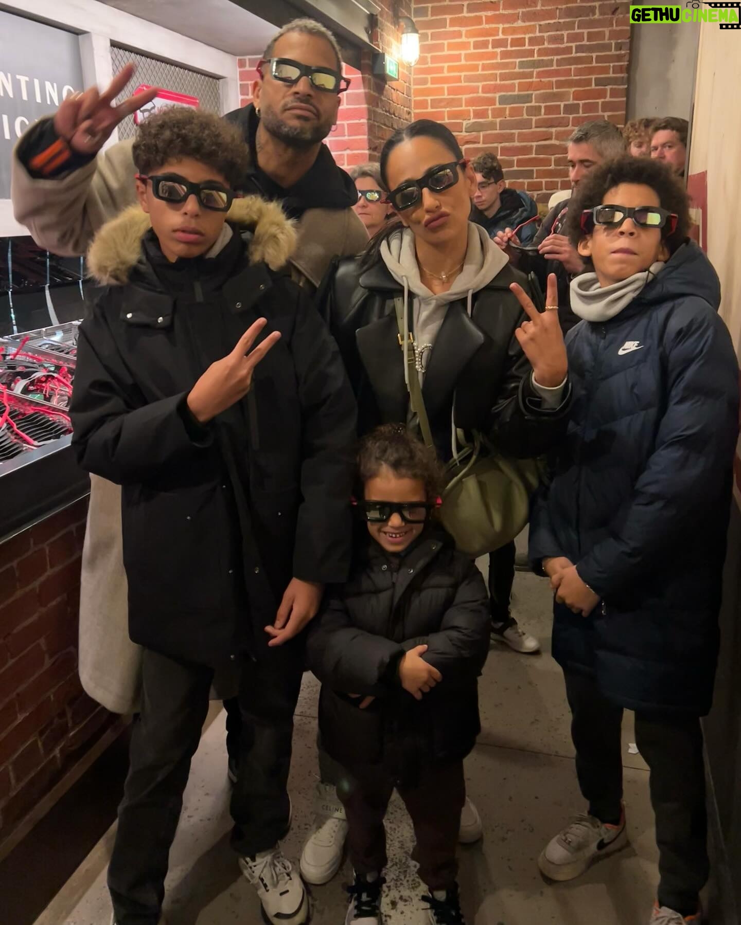 Rita Pereira - 57.7K Likes - Dia de aniversário perfeito na @disneylandparis ✨🏰✨
São 5 anos do maior amor do universo. Que amor difícil de explicar, que amor único, tão único que chega a ser estranho. Um amor que me faz viver os melhores momentos e os piores pensamentos, um medo inexplicável, um medo do qual fujo todos os dias mas, um amor que quero viver para sempre. Meu Lonô 🤎
#disneylandXmas