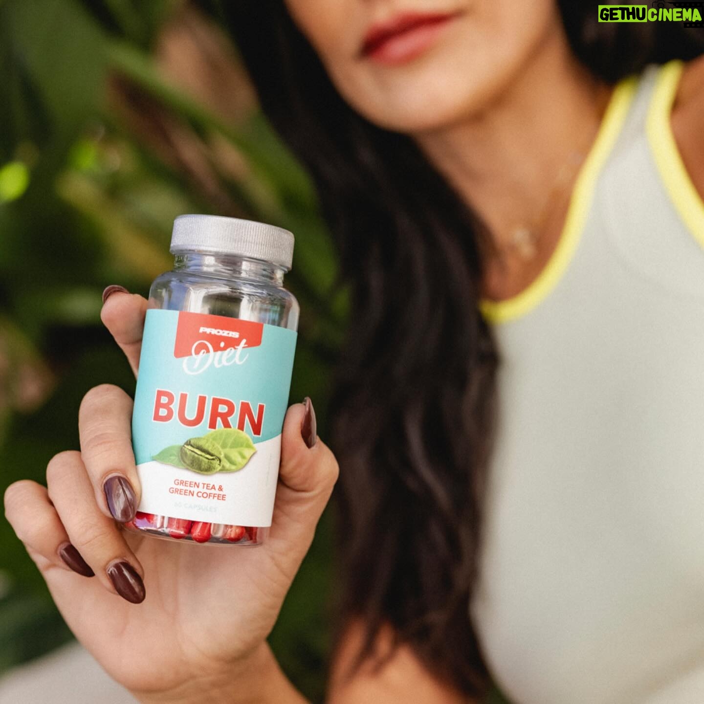 Rita Pereira Instagram - São estes!!! Os tais comprimidos que ajudam a queimar gordura 😉👌🏾 Os Burn andam sempre comigo ❤️🔥 Aproveitem os descontos da @prozis Até dia 4 de março Em compras de: €25- oferta de Oat Flakes - Small Flakes 500 g Sachet Natural Real Whey Isolate 25 g €45 -oferta de Oat Flakes - Small Flakes 500 g Zero Maple Syrup 355 g Sachet Natural Real Whey Isolate 25 g €55- oferta de Protein Puffies - Chocolate Duo - White & Milk Chocolate Coating 150 g Oat Flakes - Small Flakes 500 g €75- escolhe entre: 2 Week Cut & Burn 200 mL - Woman ou 2 Week Cut & Burn 200 mL - Men 💰 Cupão RITAPEREIRA para acesso a esta promoção 10% DESCONTO sobre tudo o que comprarem #pub #fitnessmotivation #fit #prozis #burn