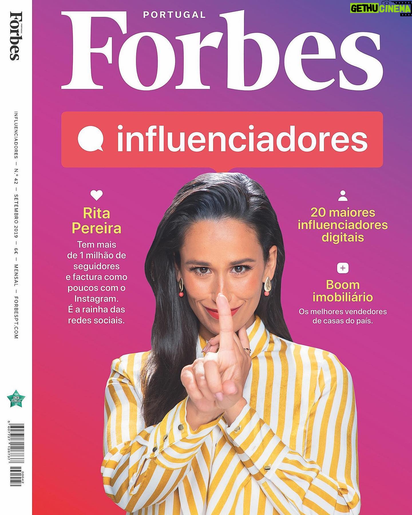Rita Pereira Instagram - Se eu tenho a responsabilidade acrescida, pela Forbes, de vos influenciar, quero que saibam que acredito que vamos todos voltar devagar, de forma responsável e mediante as normas e indicações do nosso Governo e da DGS, por forma a protegermo-nos a nós e aos outros deste vírus até termos a vacina. Sem medos mas, com consciência que, até lá, não o venceremos mas podemos “fintá-lo” e que recomeçaremos as nossas vidas com positivismo e com a certeza de que um dia tudo voltará ao normal. 🤎 Não se esqueçam que a máscara é obrigatória e por mais que nos apeteça abraçar o nosso colega de trabalho, o nosso amigo e o nosso familiar, ainda não é hora. Vamos encher só mais um bocadinho o coração de vontade e guardar para quando for mesmo seguro. Vamos pensar na saúde dos outros 🤎 Força Portugal, somos motivo de orgulho e vamos permanecer como tal.