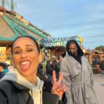 Rita Pereira Instagram – Dia de aniversário perfeito na @disneylandparis ✨🏰✨

São 5 anos do maior amor do universo. Que amor difícil de explicar, que amor único, tão único que chega a ser estranho. Um amor que me faz viver os melhores momentos e os piores pensamentos, um medo inexplicável, um medo do qual fujo todos os dias mas, um amor que quero viver para sempre. Meu Lonô 🤎

#disneylandXmas