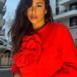 Rita Pereira Instagram – O outfit de Natal em Paris selfie mode 🎄
Obrigada @atelierfusion 🤍 Adoro não ter de pensar muito no que vestir e sentir-me o máximo 😜