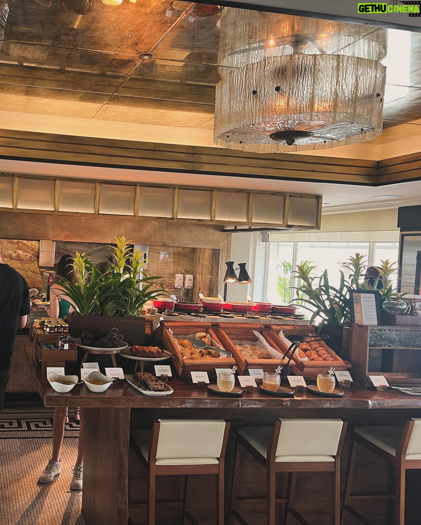 Rita Pereira Instagram - Hoje o café da manhã foi no @belmondcopacabanapalace ☕️ Um clássico sempre. #copacabana #copacabanapalace #belmondcopacabanapalace #riodejaneiro #Brasil #actress #actresslife