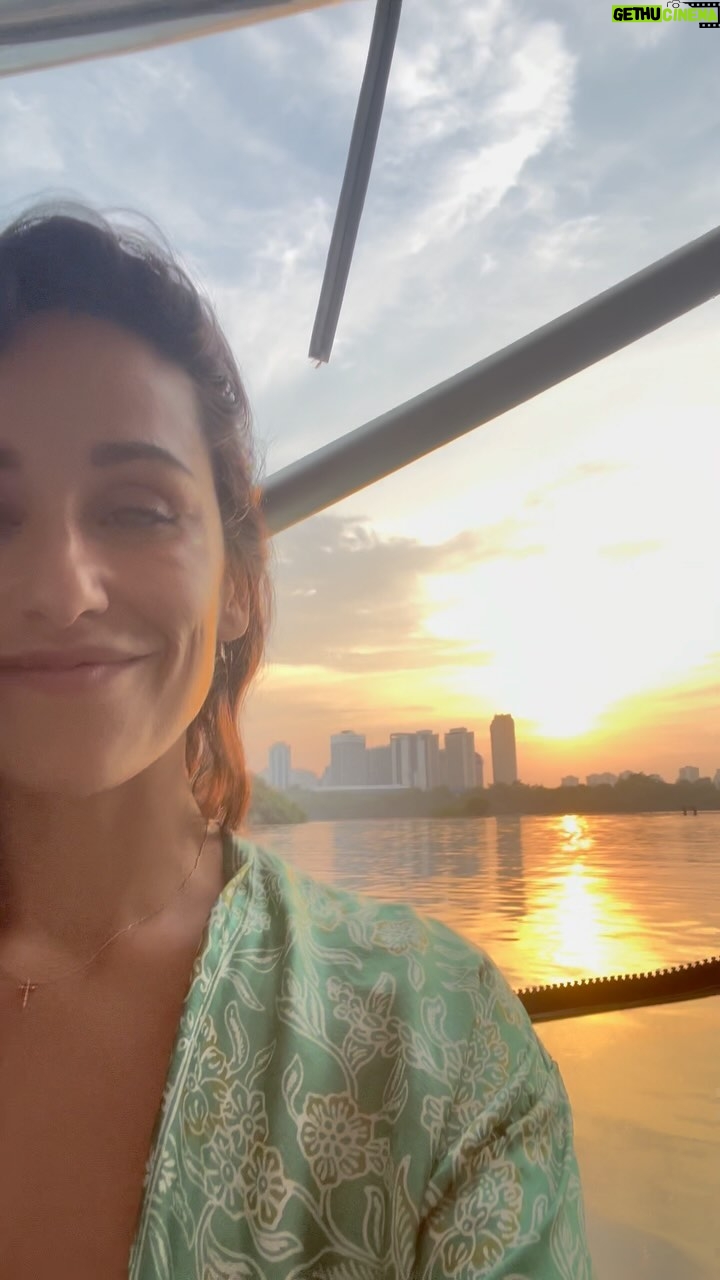 Rita Pereira Instagram - Este foi dos momentos mais bonitos que vivi aqui. Apaixonei-me por este lugar e o destino “ofereceu-me” este pôr do sol☀️ #ilhadafantasia #riodejaneiro #brasil #pordosol #sunset #boat #balsa #zen #relaxing #beautiful #goodvibes #perfectmoment