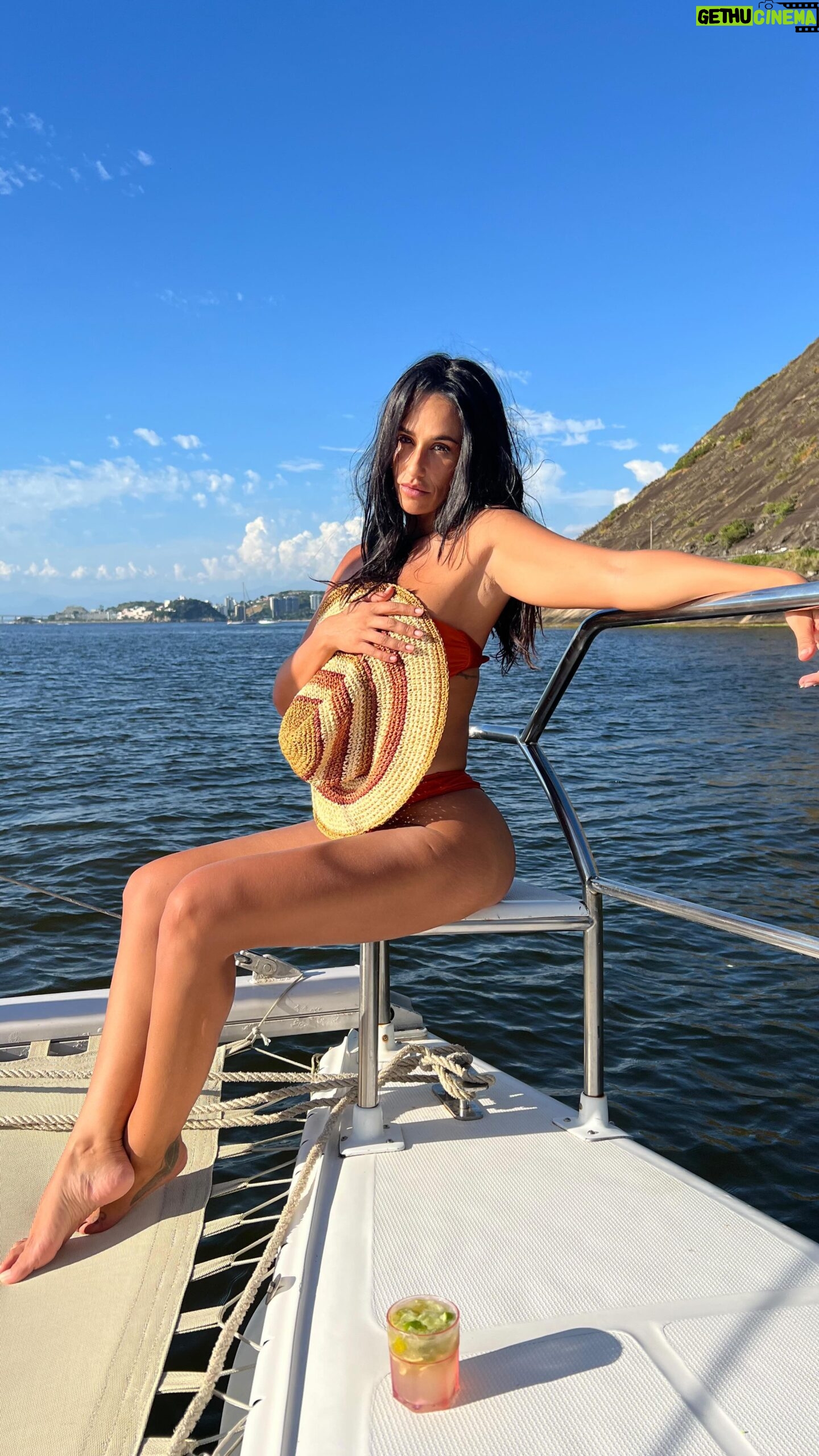 Rita Pereira Instagram - Volto já já Rio 🌴🤎 #riodejaneiro #brasil #brazil #boat #boattrip #niteroi #urca #goodvibes
